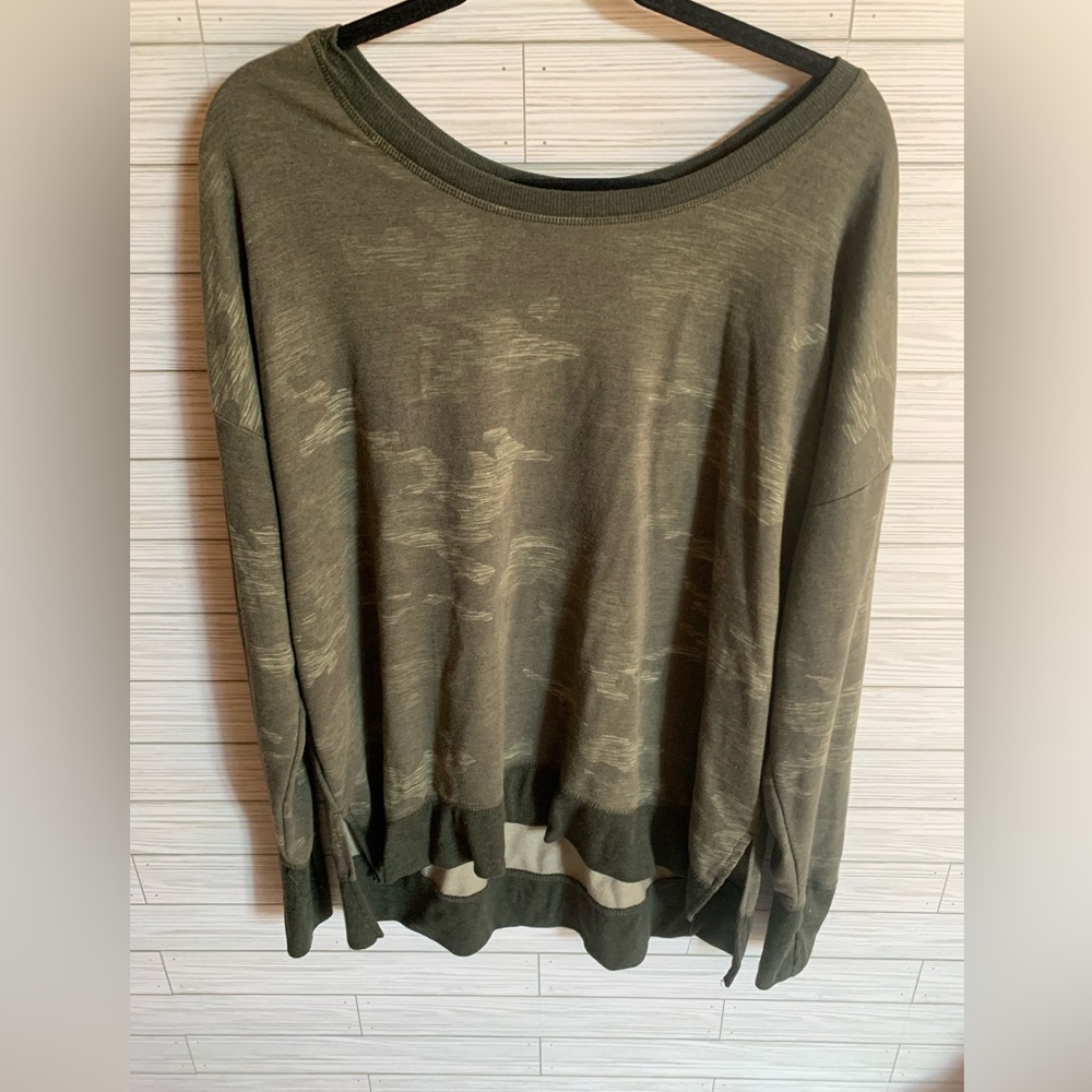 Avia camo  and green sweat shirt - Picture 2 of 5